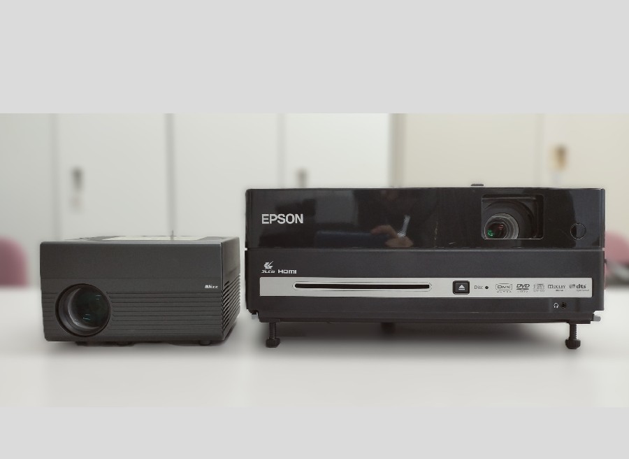 プロジェクター