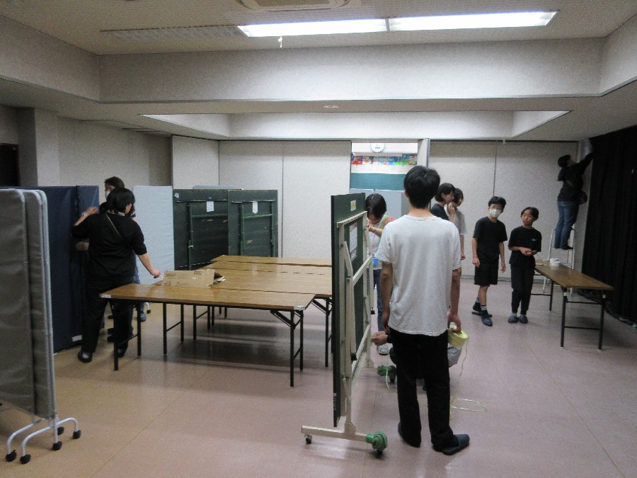 みんなで飾りつけ(大会議室)